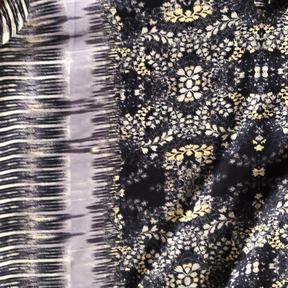 Blouse - Picture 2 of 3
